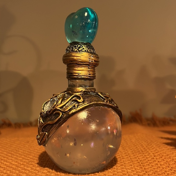 Resin potion bottle - Picture 5 of 5